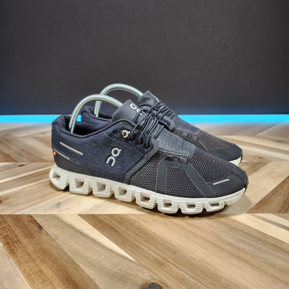 On Cloud 5 Womens Size 8 Black White Athletic Running Walking Shoes Sneakers